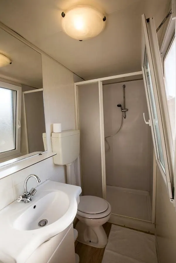 Mobile Homes Dvor Manjadvorci بيت للعطل