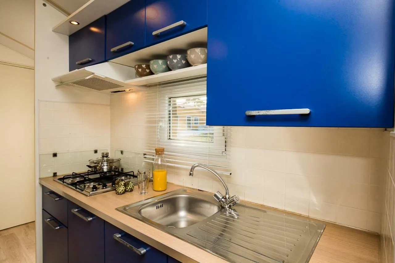 بيت للعطل Mobile Homes Dvor Manjadvorci